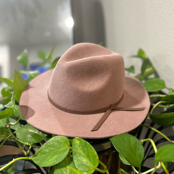 Lot of Four Fall Hats - Picture 7 of 16